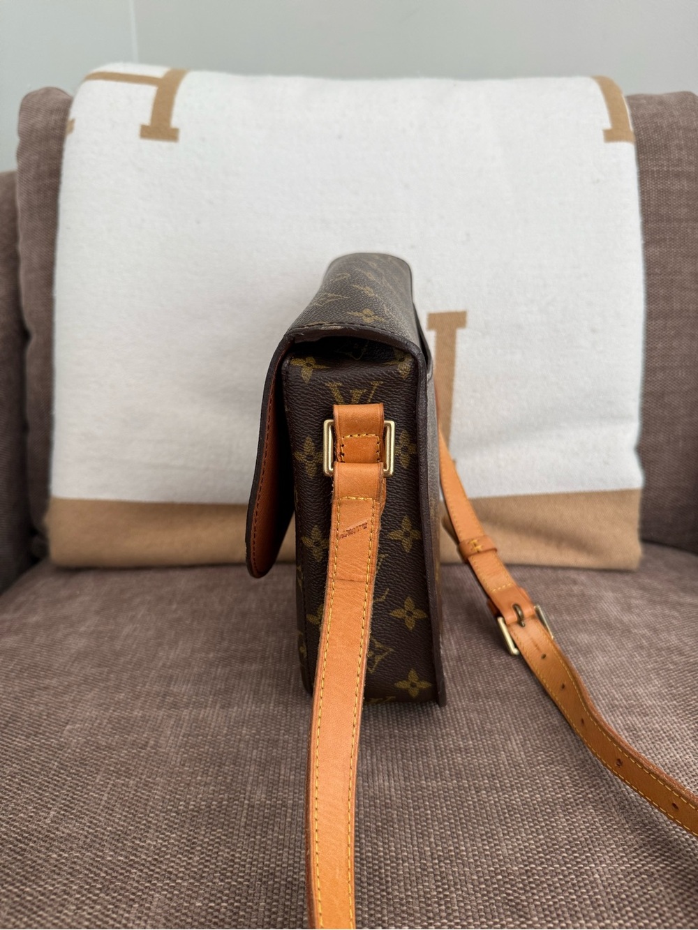 Authentic Louis Vuitton Saint Cloud GM Crossbody Bag M51242 brown monogram LV - Picture 9 of 16